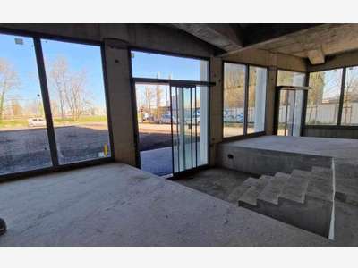 A louer local 122m² Rive Droite Bordeaux Brazza