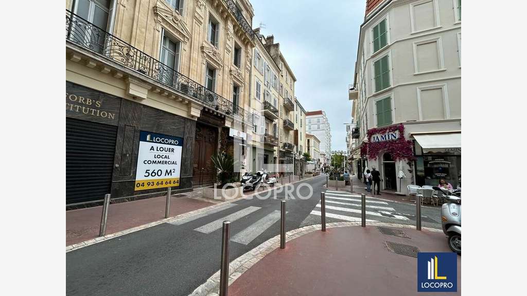 A louer local commercial 560m² à Cannes centre