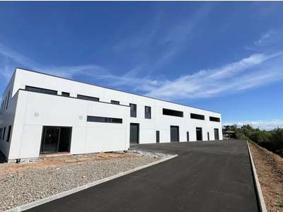 Location Locaux d'activités - Entrepôts à Cuers