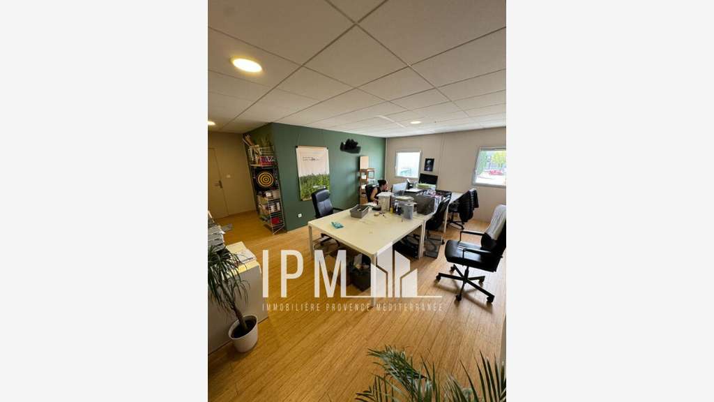 A louer local d'activité 361m² à Pertuis en ZA