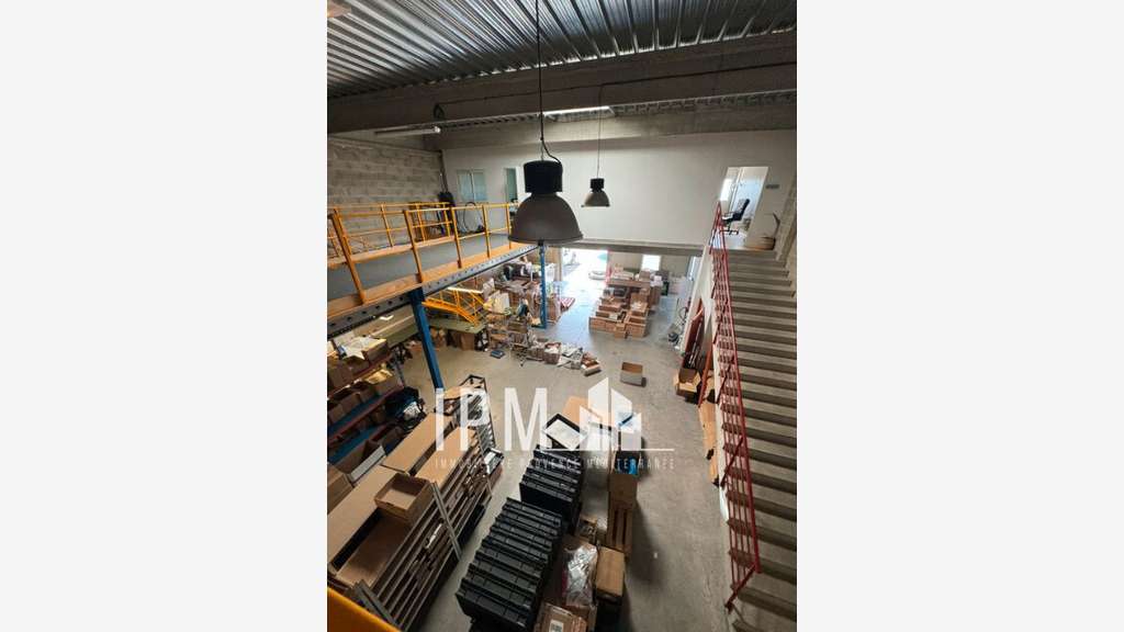 A louer local d'activité 361m² à Pertuis en ZA