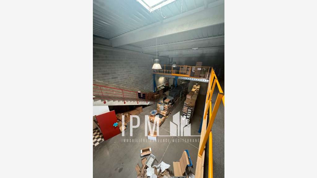 A louer local d'activité 361m² à Pertuis en ZA