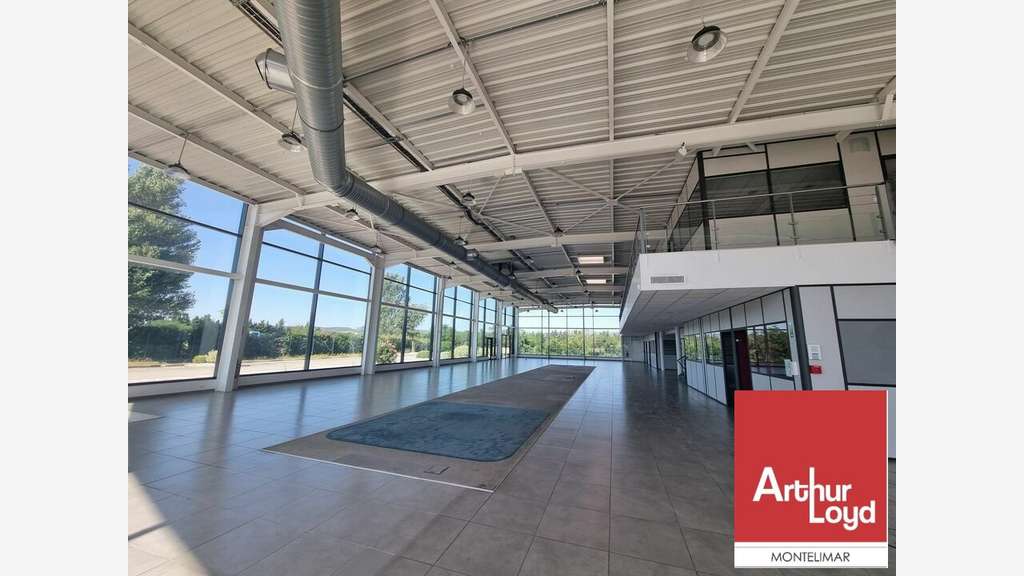 A louer local commercial 880m² à Montélimar RN7