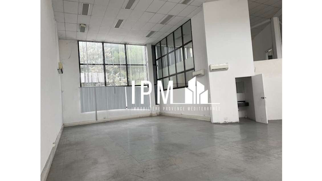 Local à louer 450m² ZA Gémenos 13420
