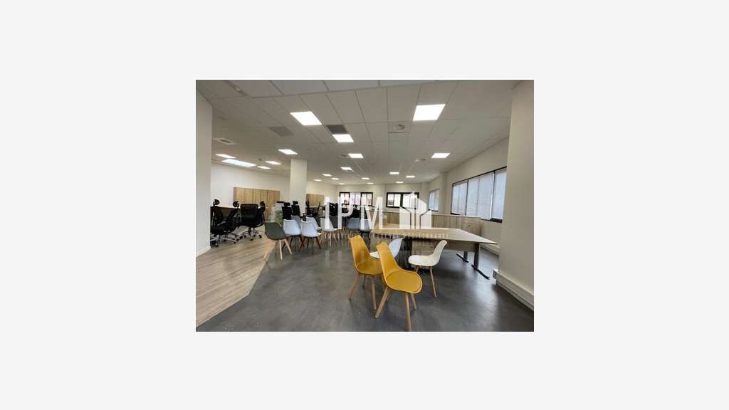Local mixte 642m² à louer zone d'activité Gémenos