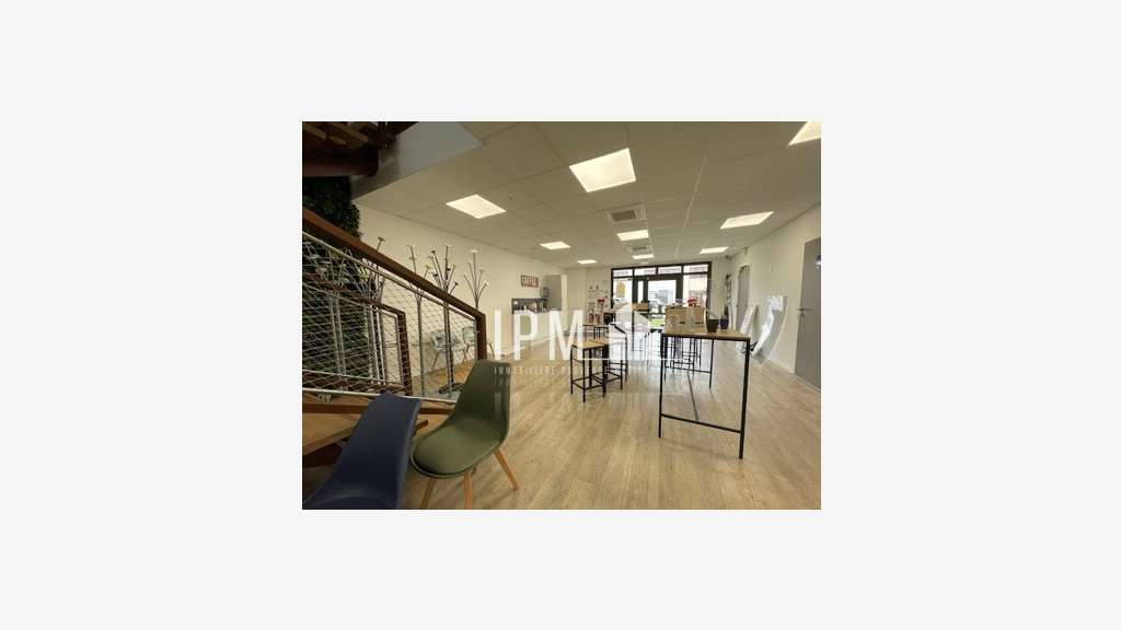 Local mixte 642m² à louer zone d'activité Gémenos