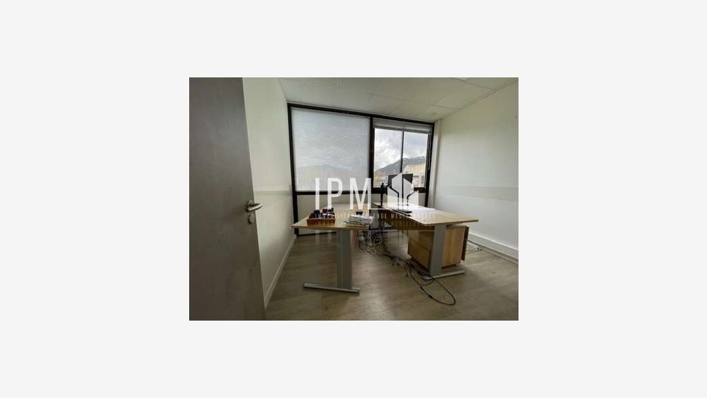 Local mixte 642m² à louer zone d'activité Gémenos