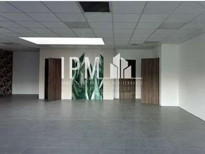 A louer local 181m² à Roquevaire ZAC de St Estève
