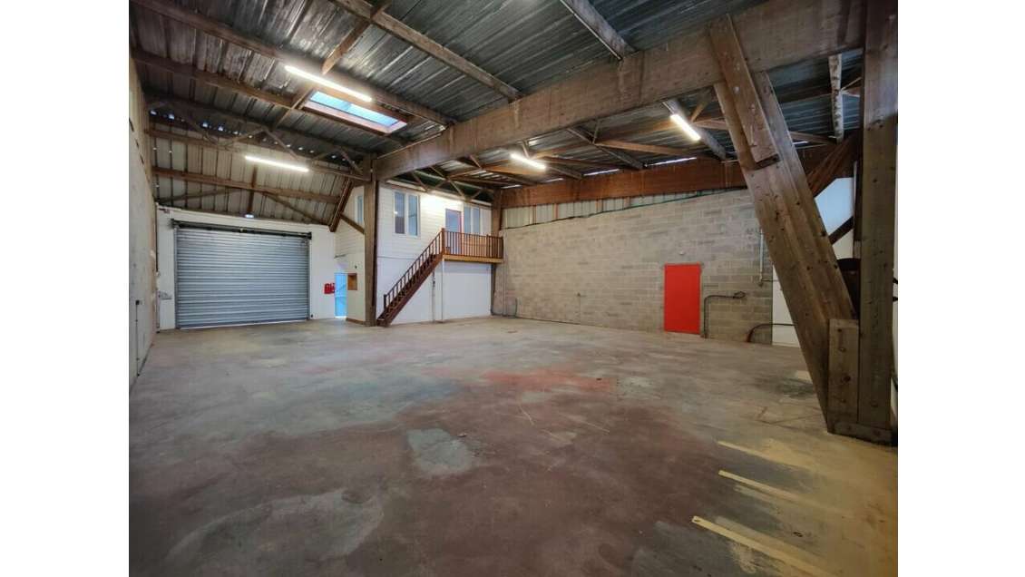 A louer local industriel 681m² Caudebec-lès-elbeuf