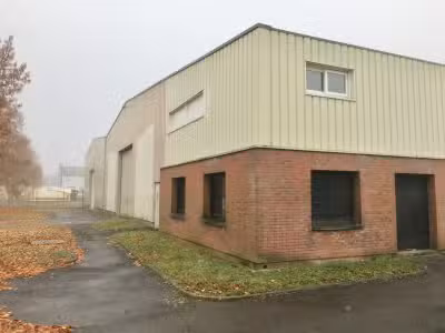 Local industriel 2286m²à louer proche d'Amiens