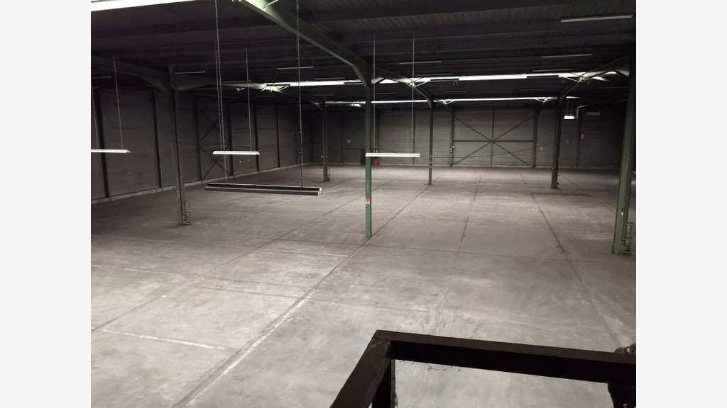 A louer local industriel 3000m² Zone de Pompelle