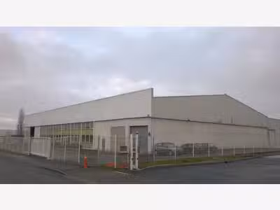 Local industriel 2150m² à Saint-Martin-sur-le-Pré