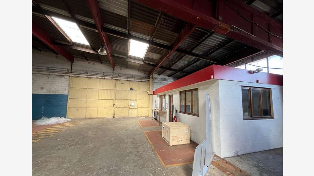 À louer local industriel 1520m² à Sandouville 