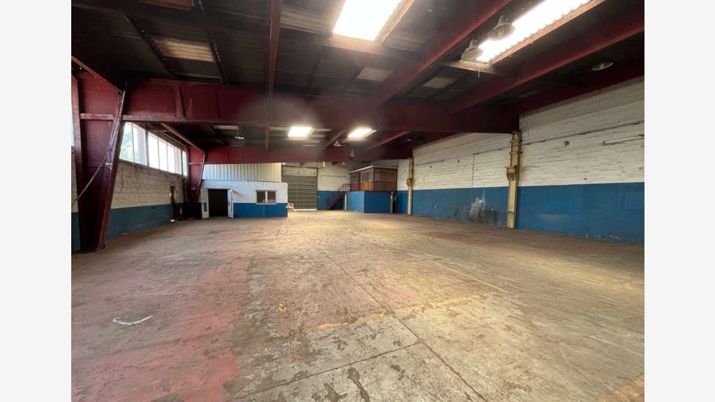À louer local industriel 1520m² à Sandouville 