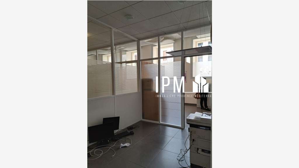 A louer local commercial 235m² à La Ciotat centre