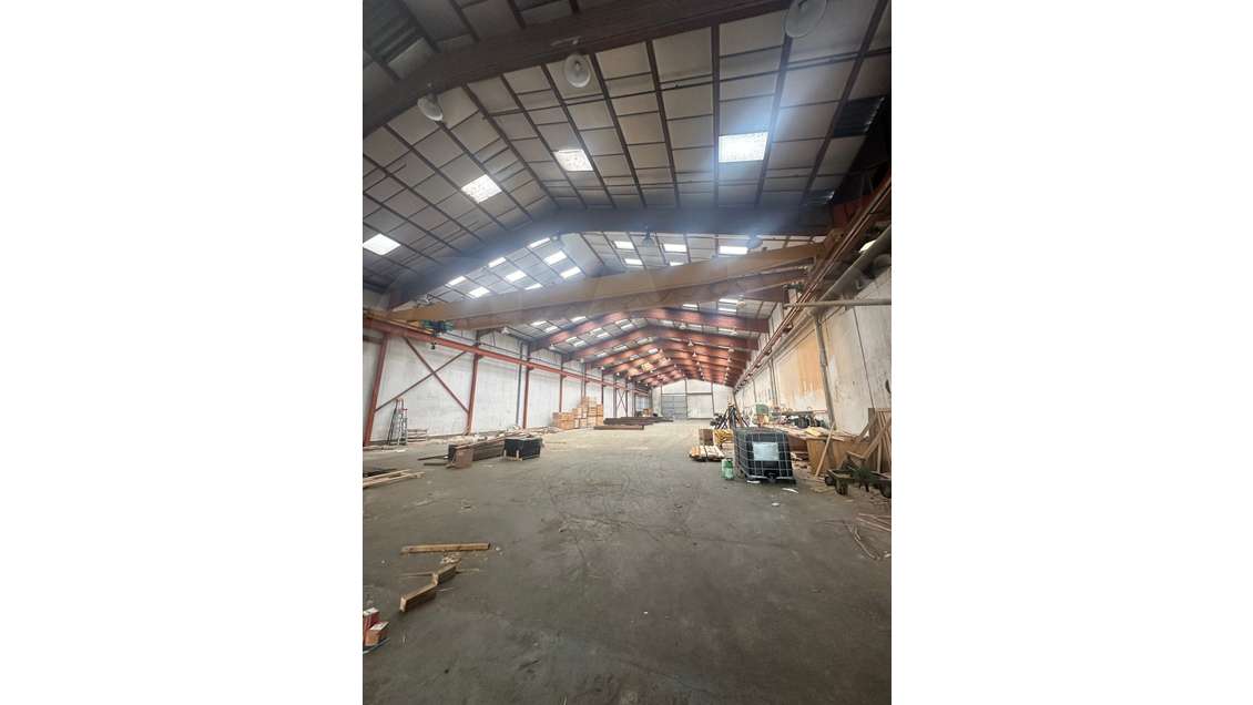 A louer local d'activité de 1600m² à Lanrodec