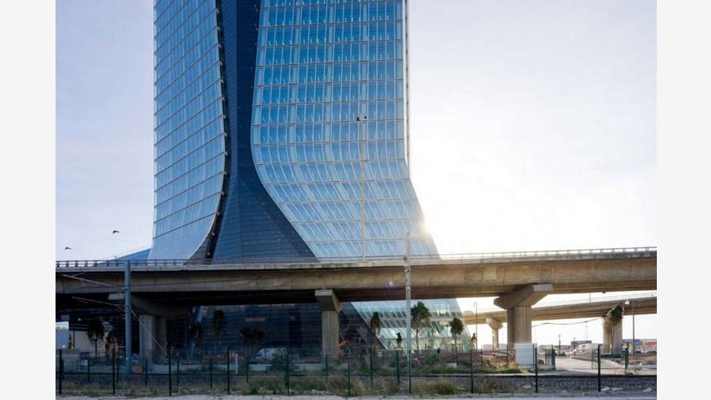 A louer local 134m² axe passant ARENC 13002