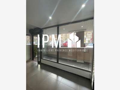 Local 70m² à louer 13006 Marseille Lodi