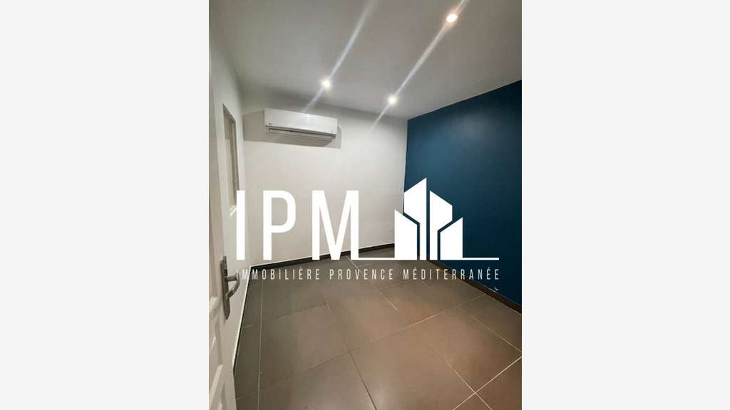 Local 70m² à louer 13006 Marseille Lodi