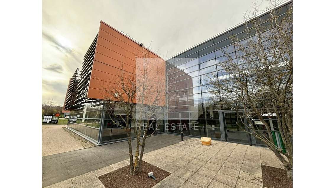 A louer local mixte 547m² à Saint Priest