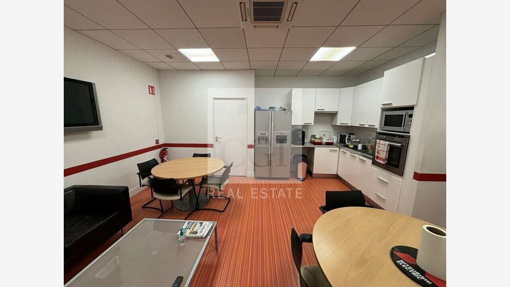 A louer local mixte 547m² à Saint Priest