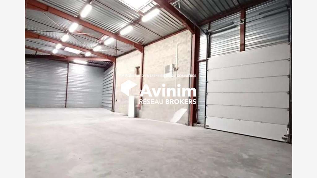 A louer local mixte 350m² à Chelles A104 A4