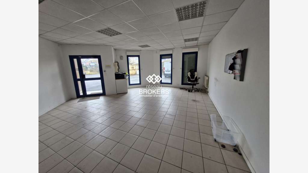 A louer local mixte 350m² à Chelles A104 A4