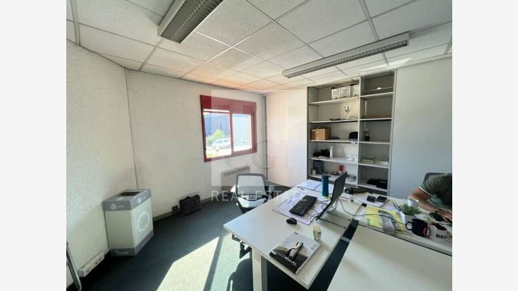 A louer local mixte 715m² à Vénissieux