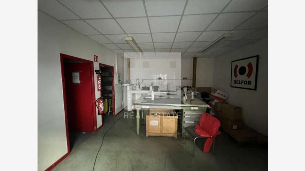 A louer local mixte 715m² à Vénissieux
