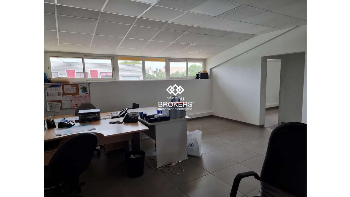 Local mixte entrepôt bureaux 527 m² - A louer - V