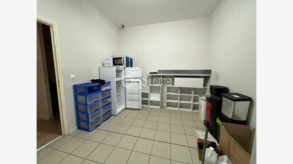 A louer local mixte 113m² au Lamentin Place Armes