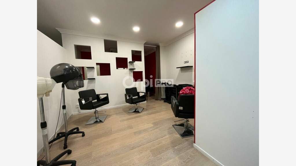 A louer local mixte 113m² au Lamentin Place Armes