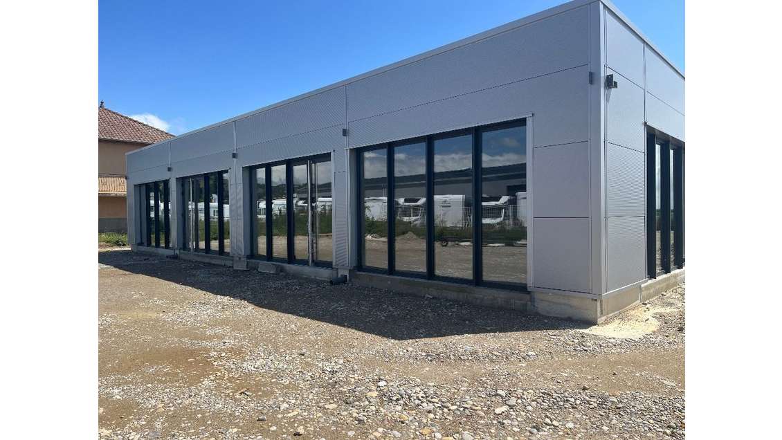 A louer local neuf 135m² secteur La-Cote-St-André