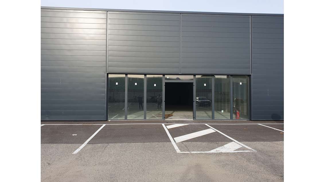 ZA MEYROL 1140M² A LOUER