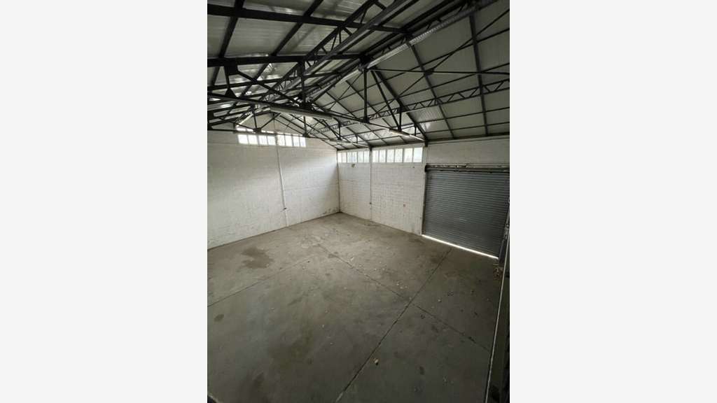 Local 280m² à louer à Peyrolles 13860 