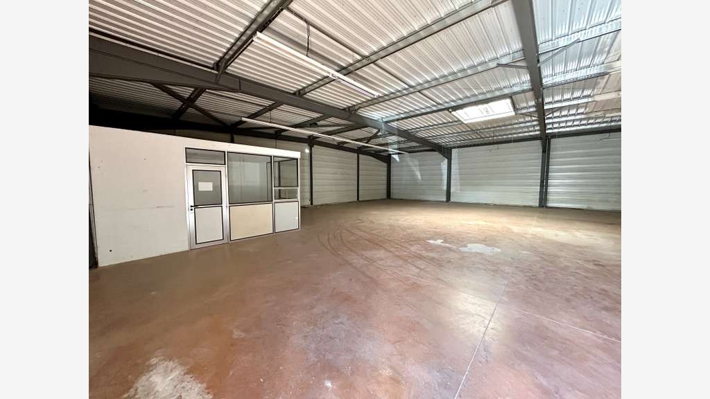 LOCAL D ACTIVITE 420M² MONTELIMAR SUD