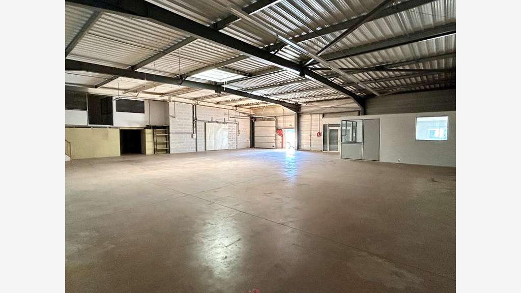 LOCAL D ACTIVITE 420M² MONTELIMAR SUD
