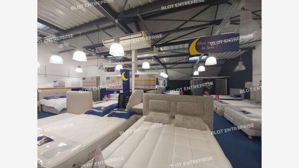 A louer locaux commerciaux 340m² PMR à Guérande