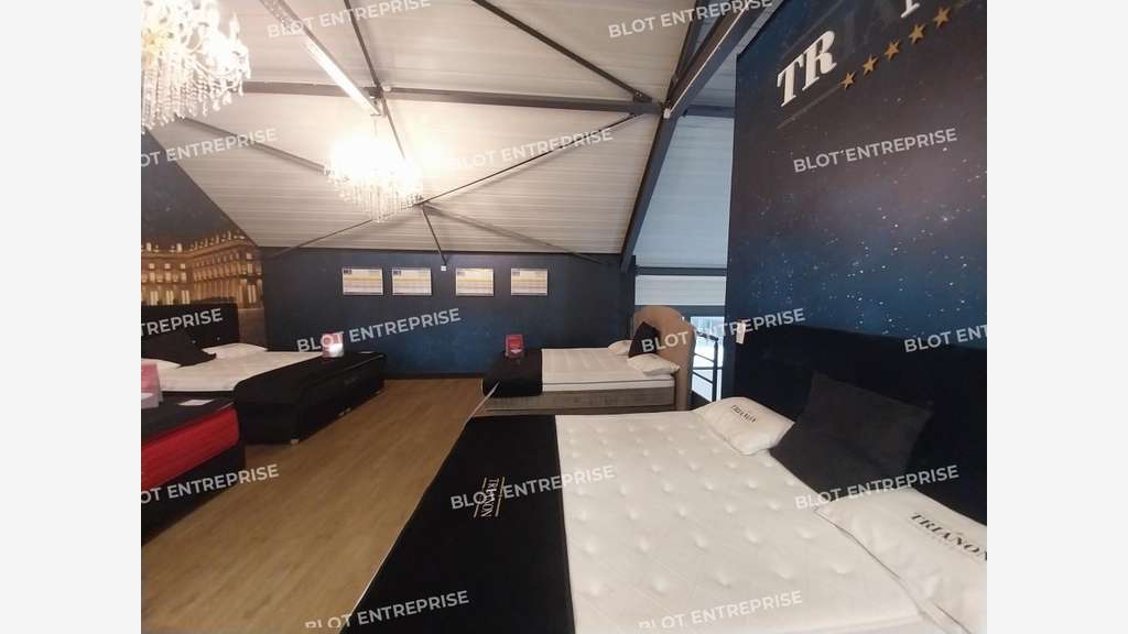 A louer locaux commerciaux 340m² PMR à Guérande