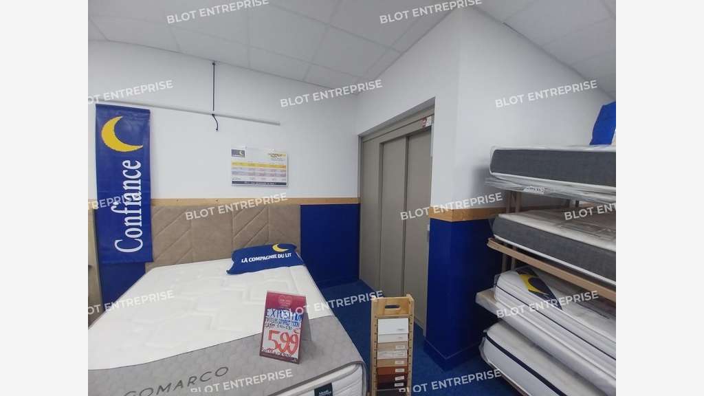A louer locaux commerciaux 340m² PMR à Guérande