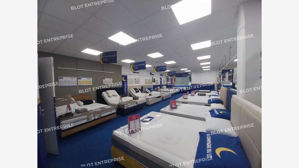 A louer locaux commerciaux 340m² PMR à Guérande