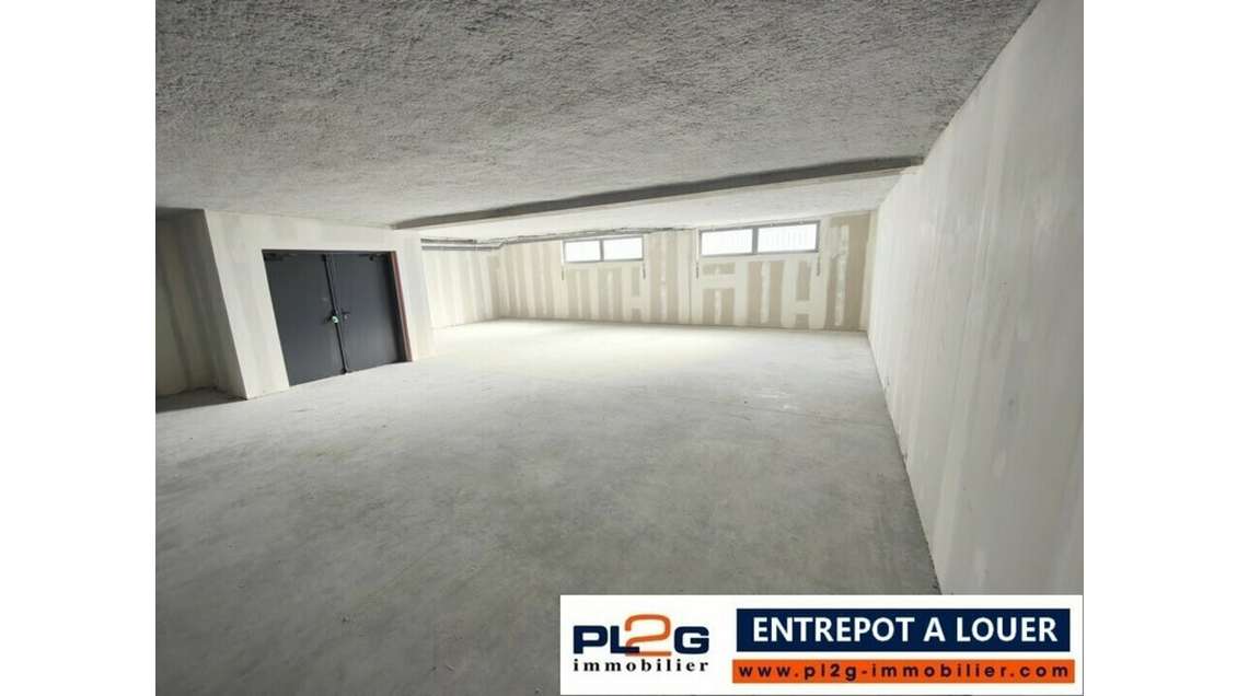 A louer local de 190m² pour stockage à Manosque