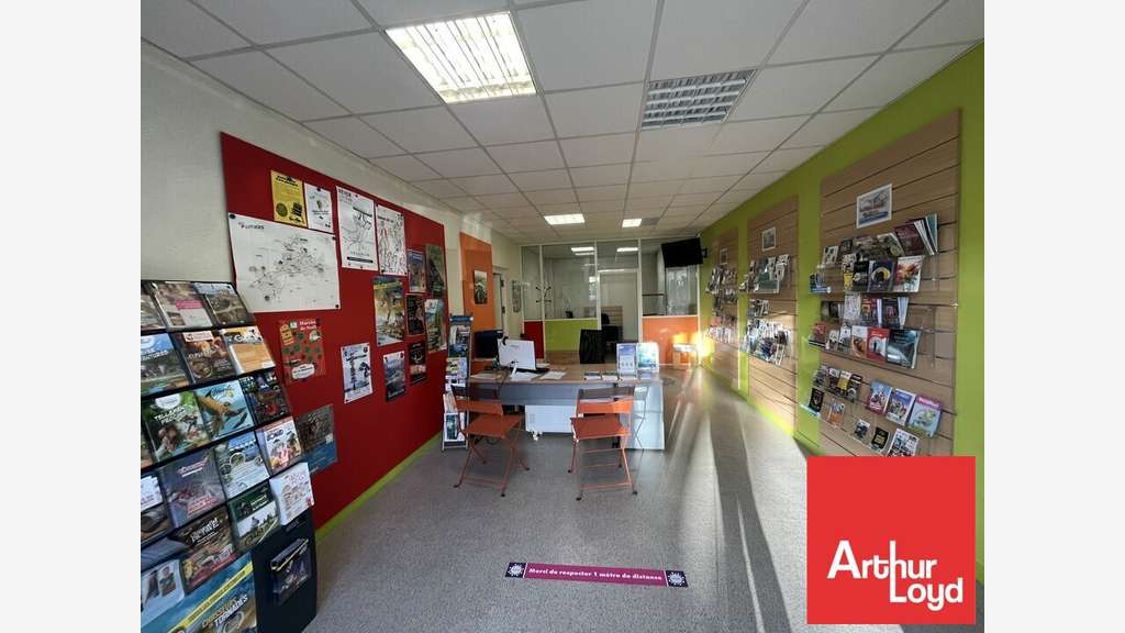 Local 140m² à louer à Chasseneuil centre