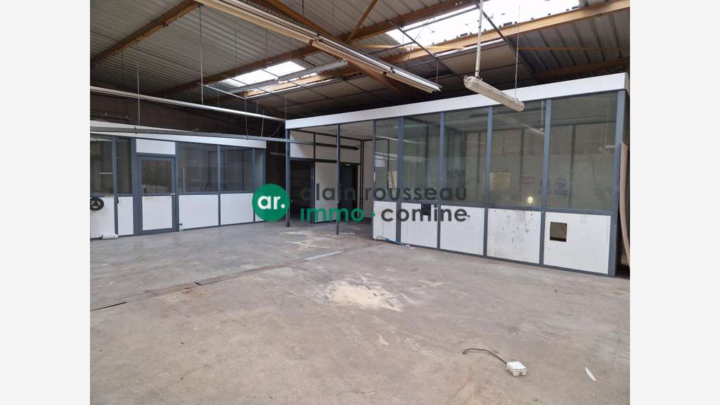 A louer local professionnel 563m² à Cholet