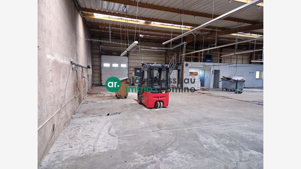 A louer local professionnel 563m² à Cholet