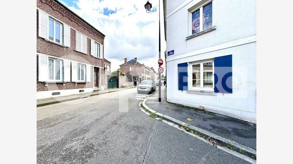 A louer bureau 17m² à Compiègne rue des Veneurs