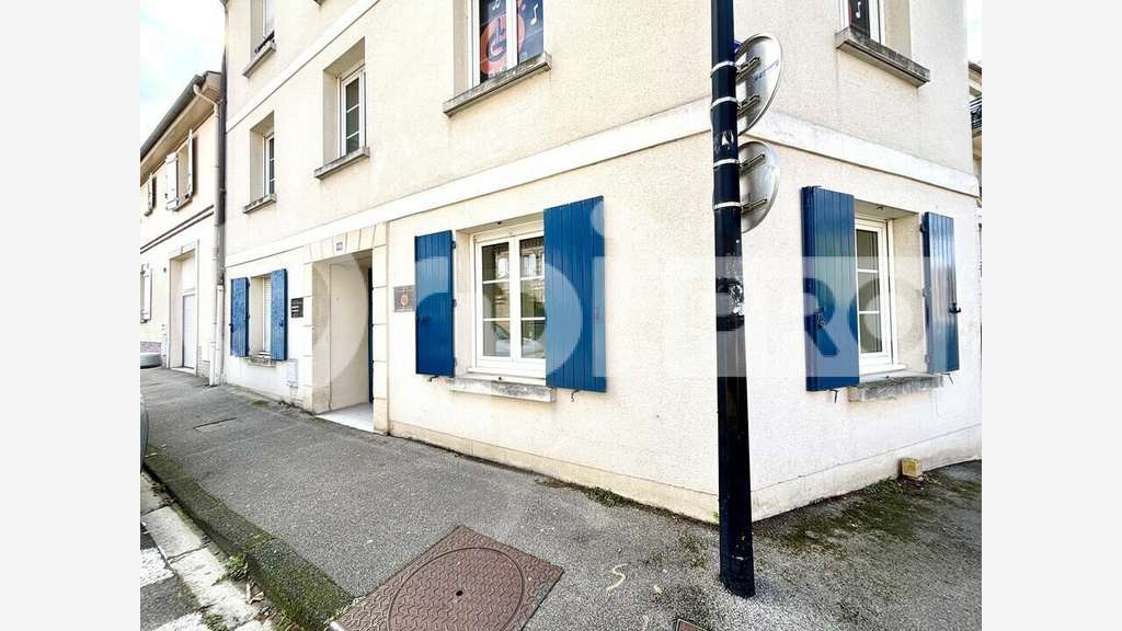A louer bureau 17m² à Compiègne rue des Veneurs
