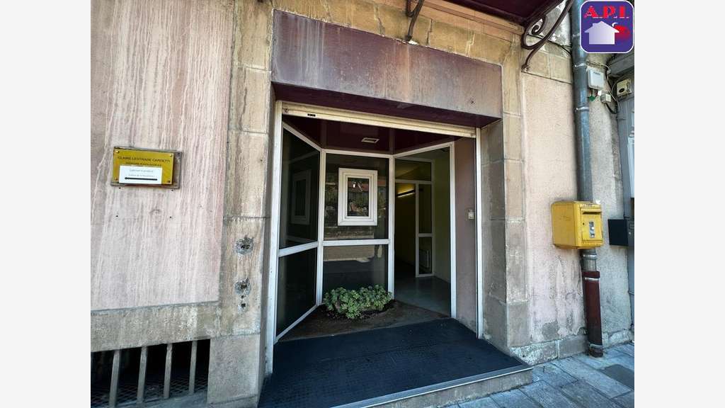 Loue local pro 39m² à Tarascon-Sur-Ariège centre