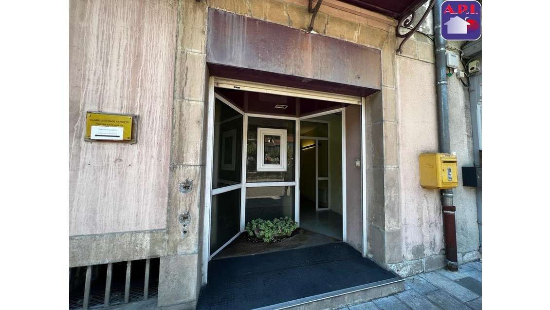 Loue local pro 39m² à Tarascon-Sur-Ariège centre