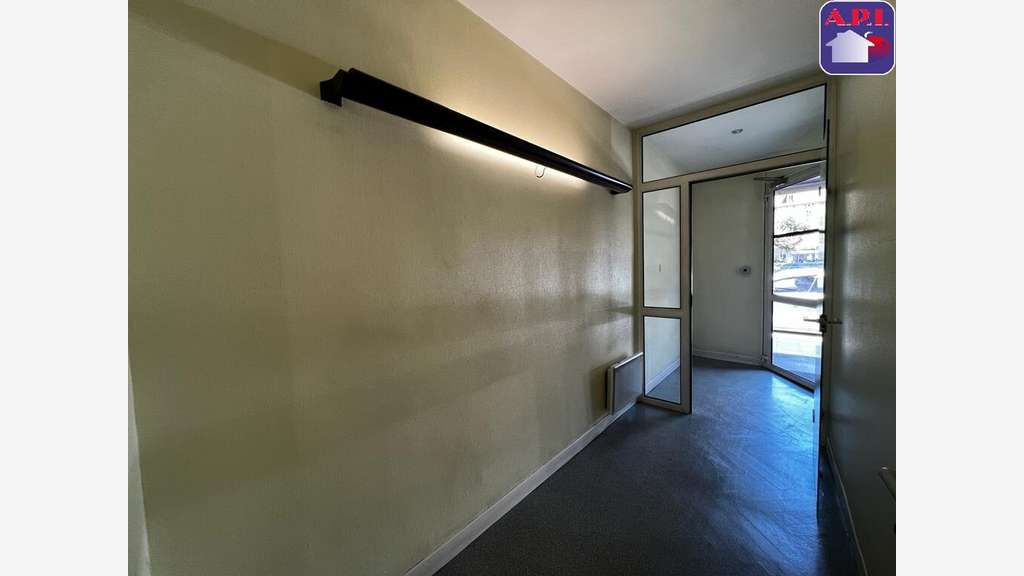 Loue local pro 39m² à Tarascon-Sur-Ariège centre